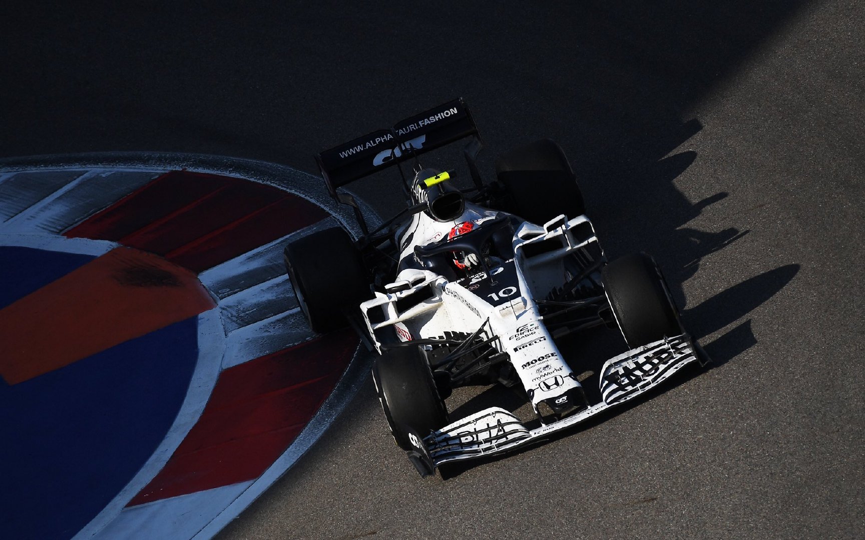 红牛二队横扫红牛车队，汉密尔顿点燃赛场