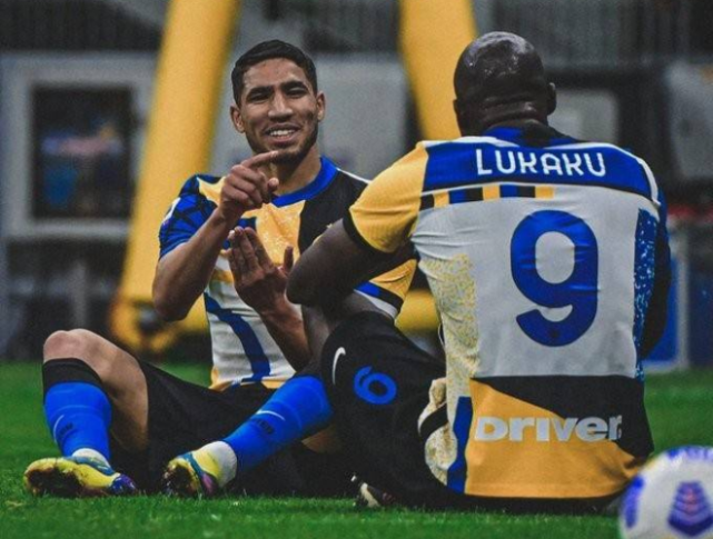 瑞士逆转哥伦比亚，阿什拉夫高光表现