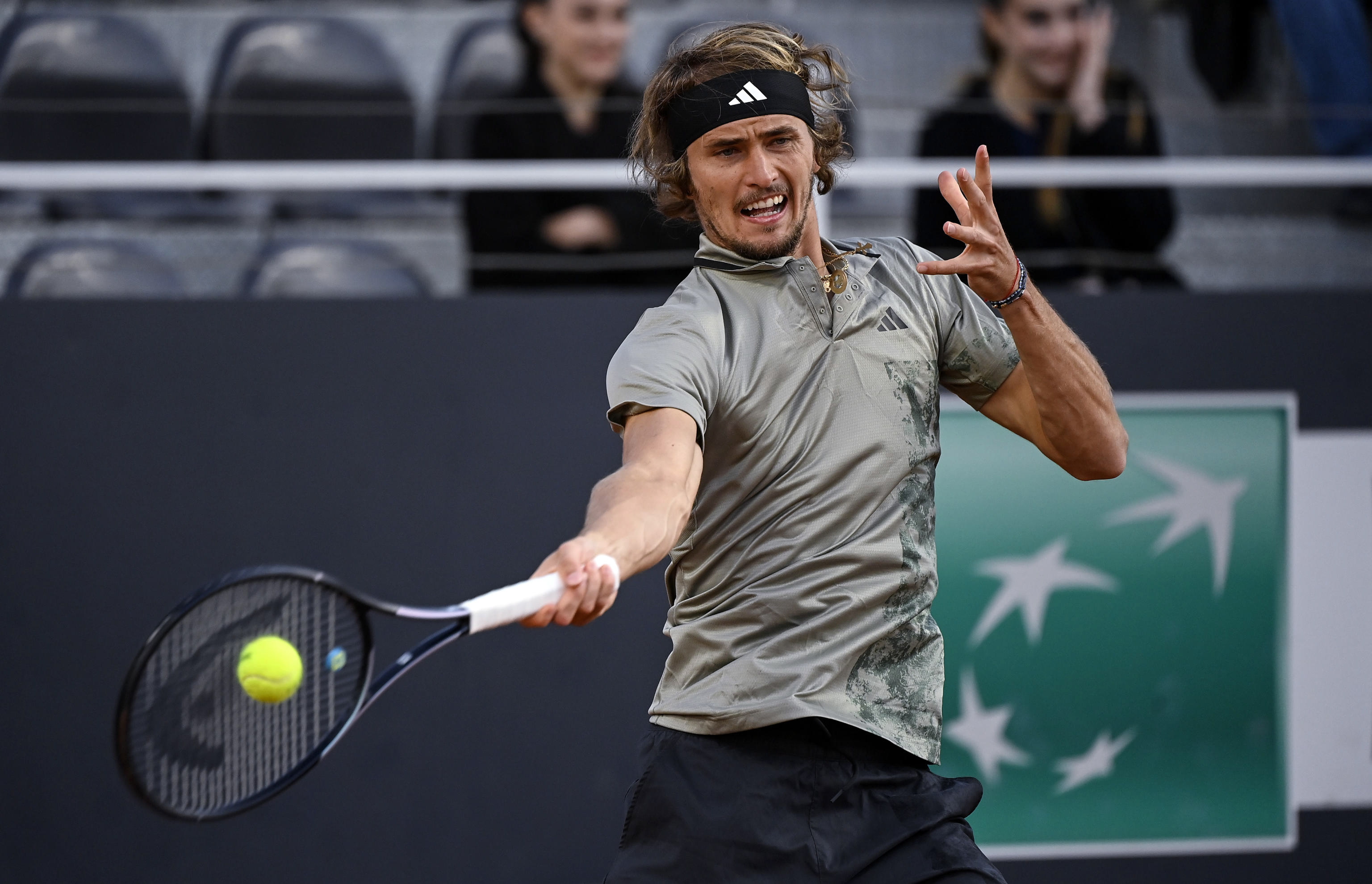 英国网球队翻盘意大利网球队,兹维列夫打破历史纪录 英国网球队翻盘意大利网球队,兹维列夫打破历史纪录