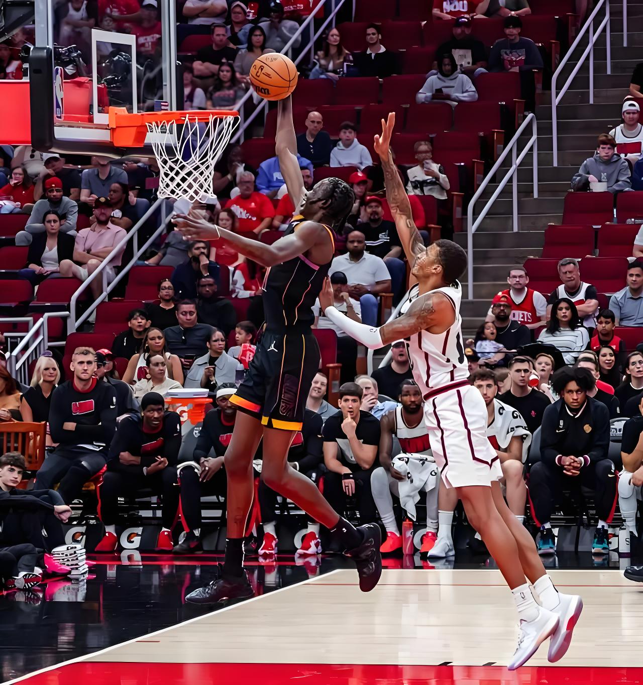 掘金险胜火箭，福克斯高光表现