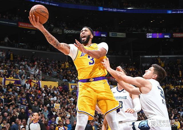 广东队轻取灰熊，浓眉哥带队取胜