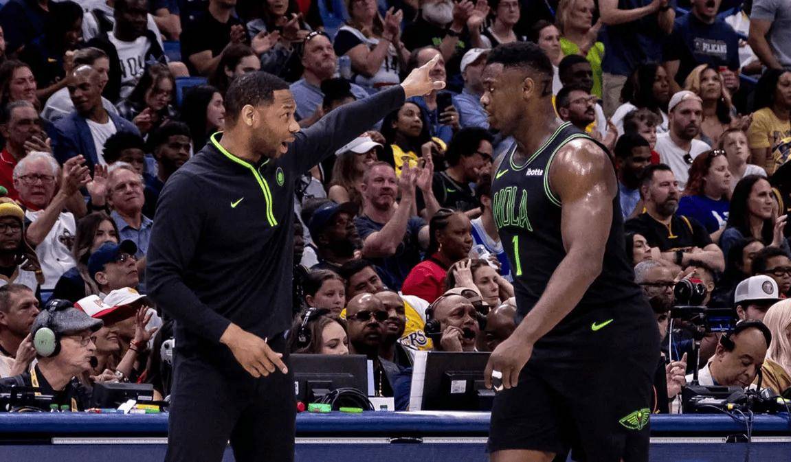 球队主教练因表现不佳遭遇下课风波