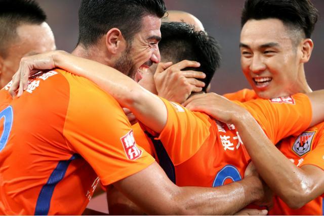 实时直播强强对话，场面激烈无比