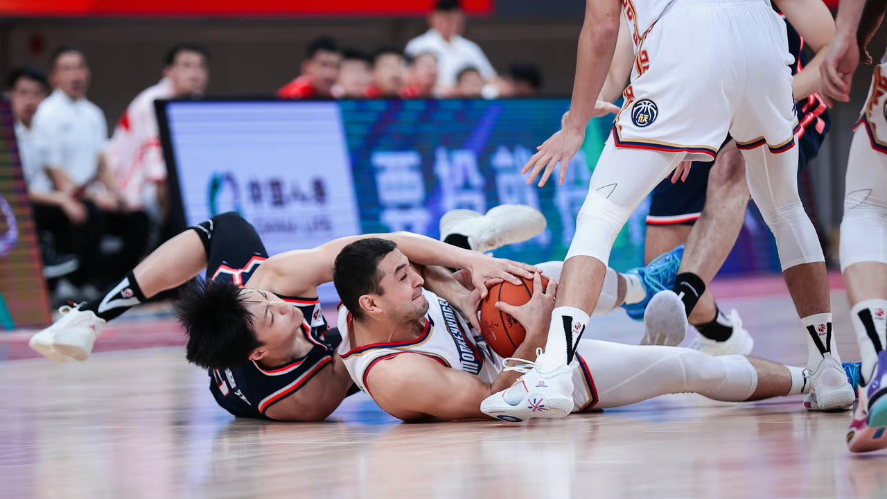 王牌球队豪取胜利，晋级决赛