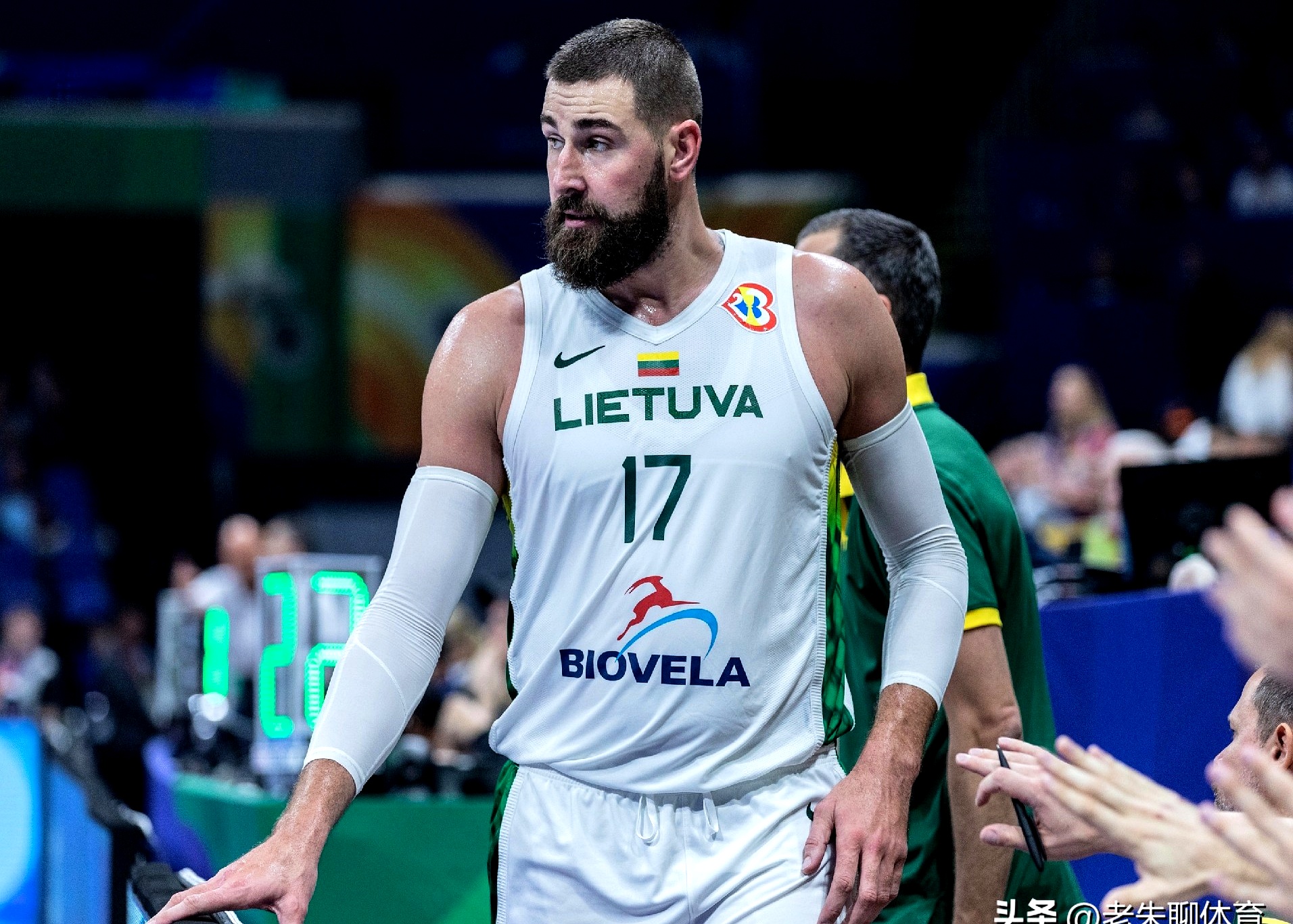 篮网B队完胜鹈鹕，瓦兰丘纳斯统治全场