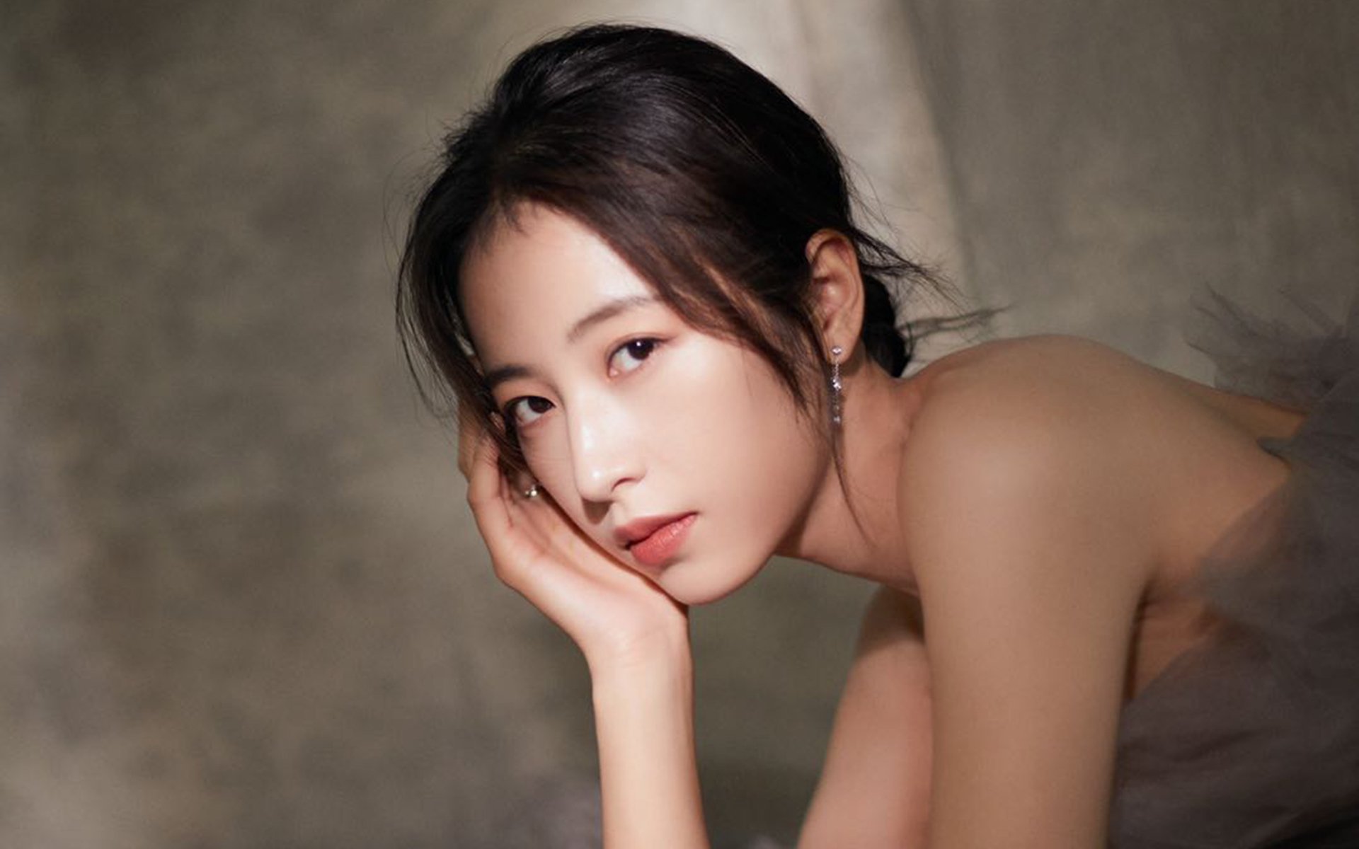 赛道与绿茵的交响，F1年度争冠之夜与德布劳内的关键节点艺术