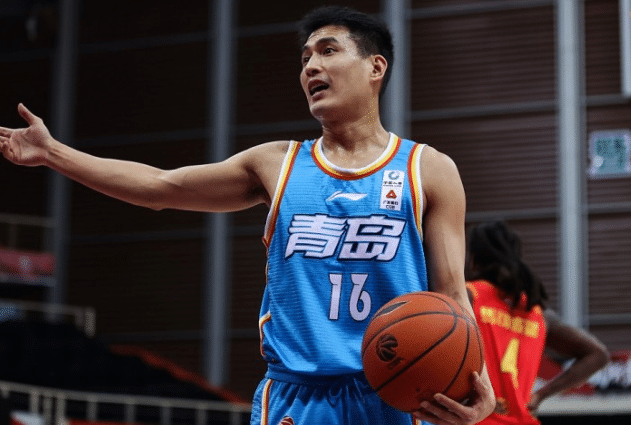 青岛队碾压四川队，布克点燃赛场
