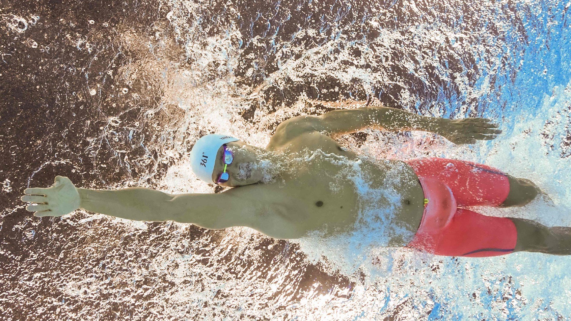 跨界主宰，从篮球场到F1赛道，今夜属于接管者